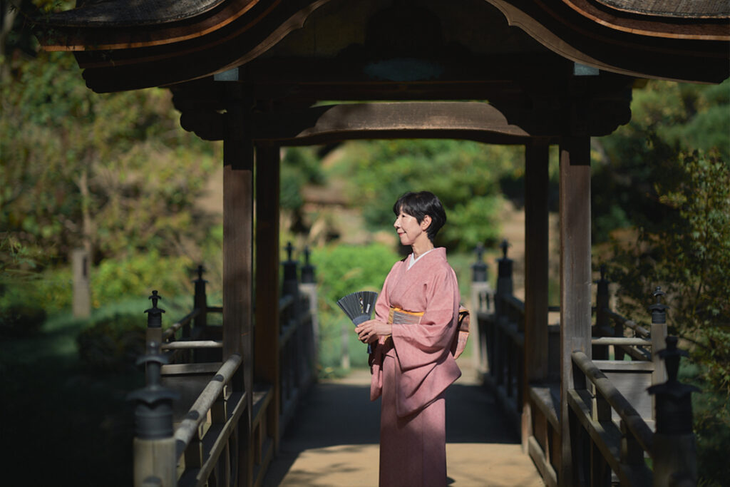 随筆家・石川真理子の私塾マリコアカデミィ「和敬美学の会」 日本の歴史文化を学び意識を高める教養講座。着物姿の石川真理子（撮影：魚住心）